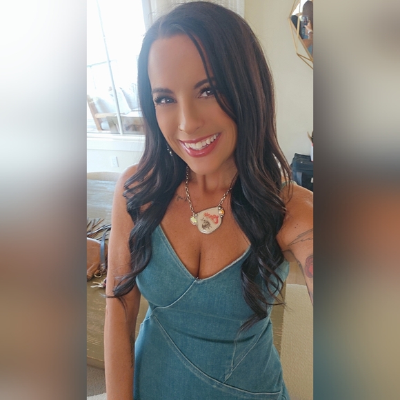 Meet your Posher, Kara - Picture 1 of 1